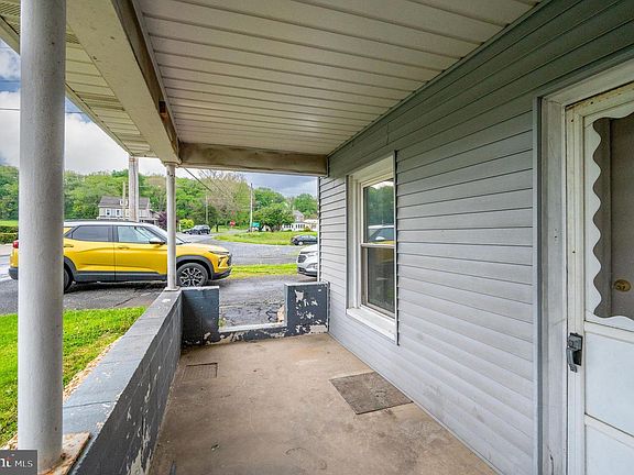 3rd image of 467 Hill Rd
