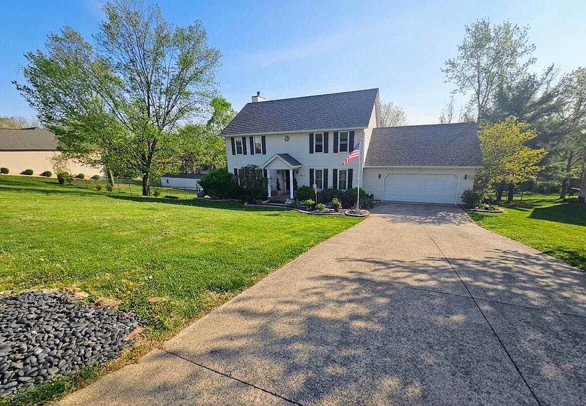 Listing photo 1 for 34 Ledgewood Dr
