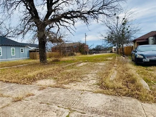 1208 Waco St, Gatesville, TX 76528