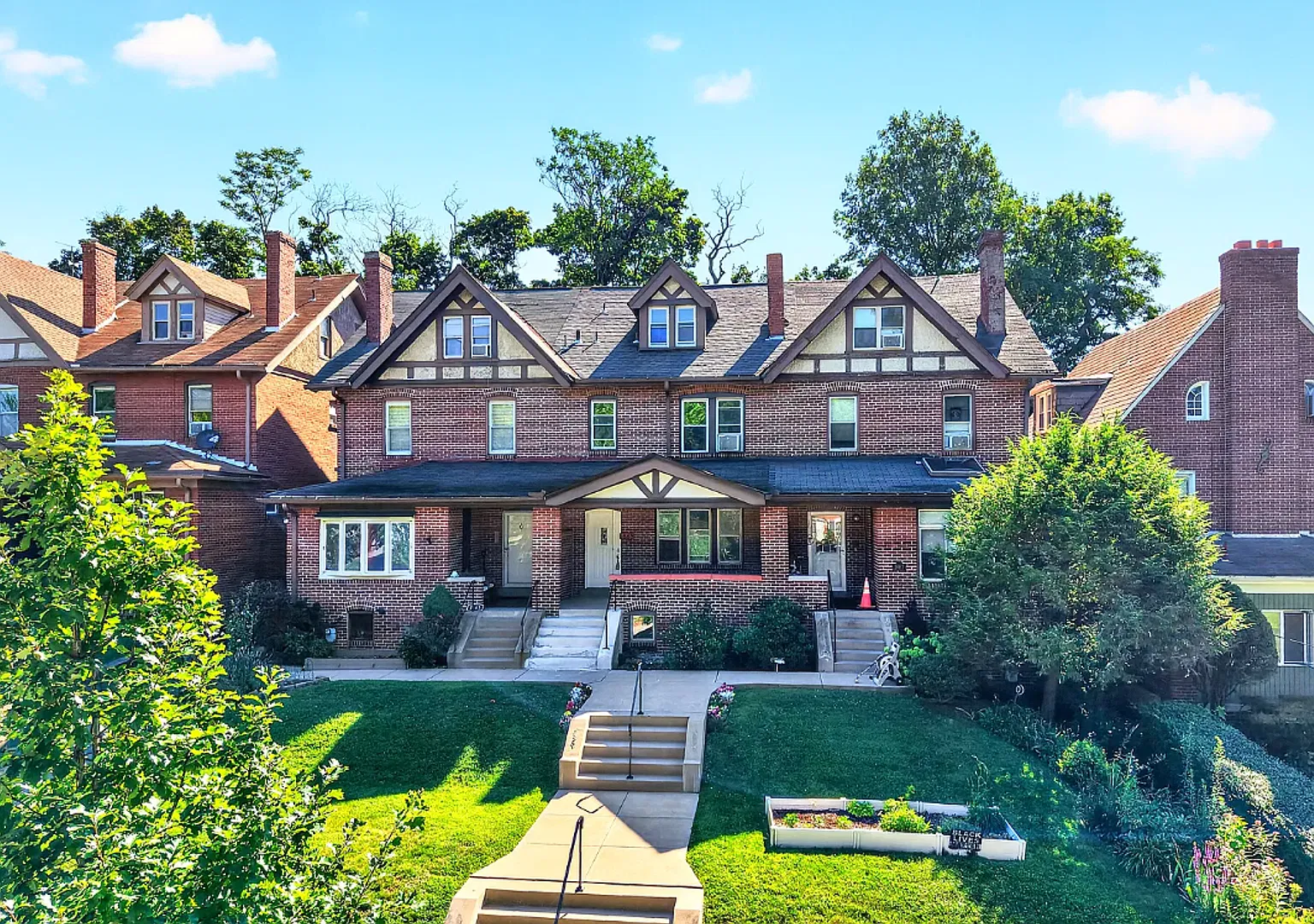 *Beautifully Updated & Spacious 4BD/2.5BA Townhouse Available in Squirrel Hill* — Photo 1