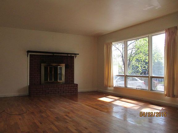 2nd image of 2215 Lyndale Ln
