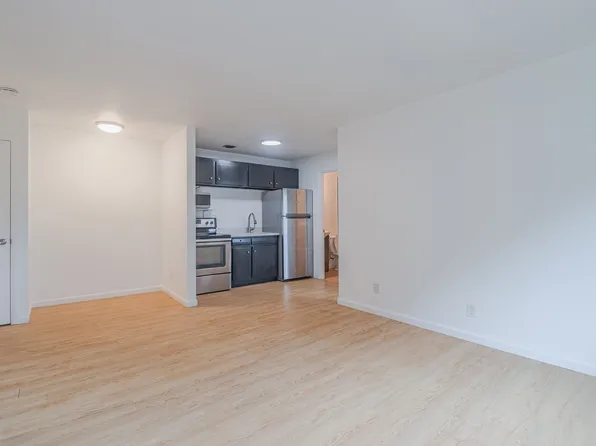 18235 Detroit Ave, Lakewood, OH 44107