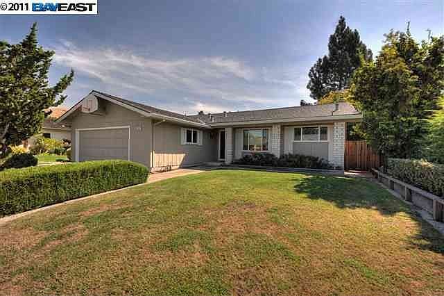 1st image of 370 Carmelita Pl