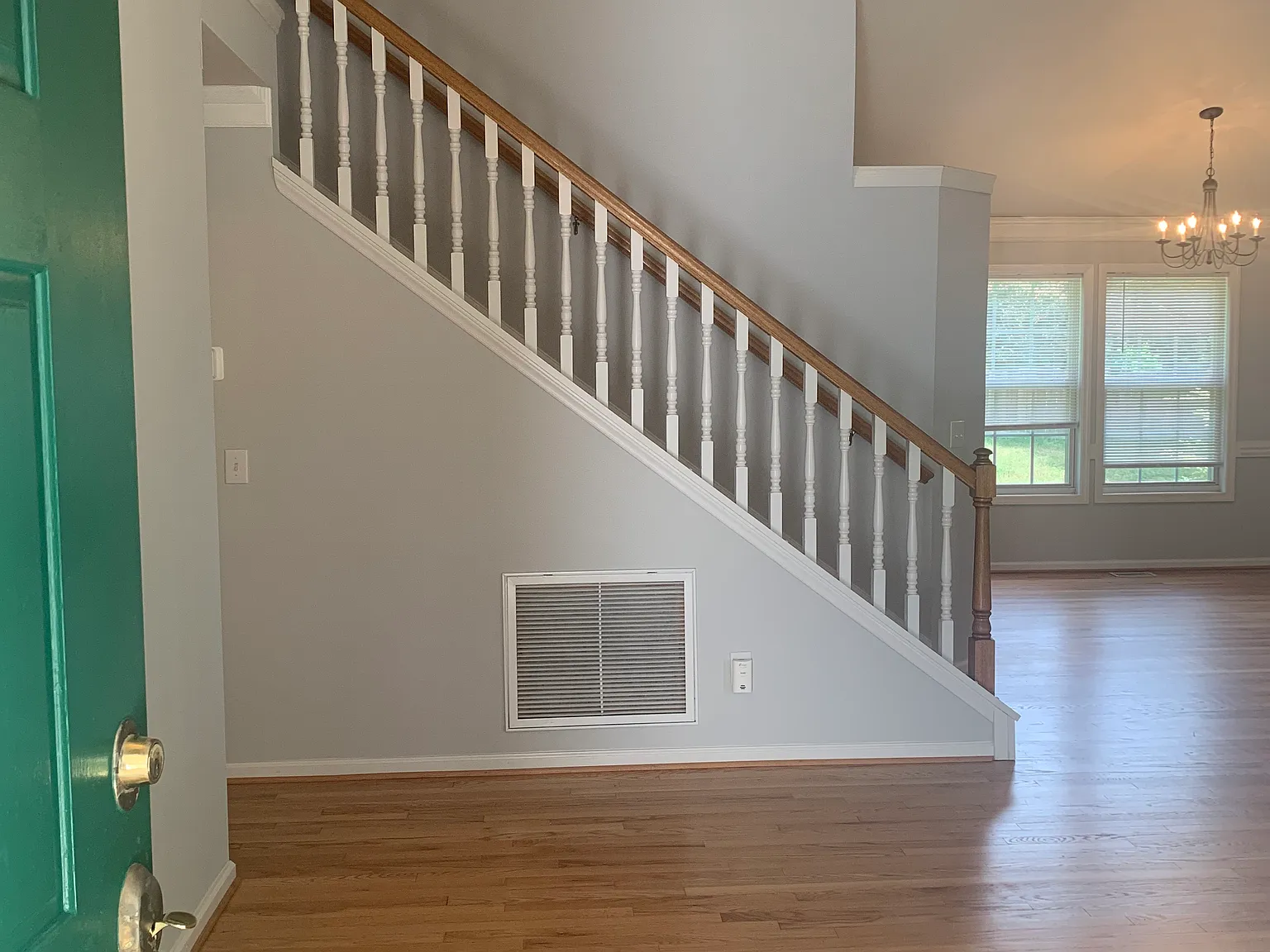 4 bed, 2.5 bath, 2100 sqft, $2,900 — Photo 2