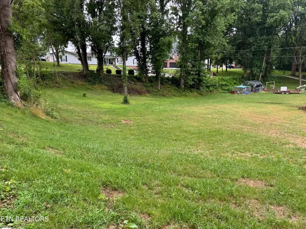 Dogwood Ln, Jacksboro, TN 37757