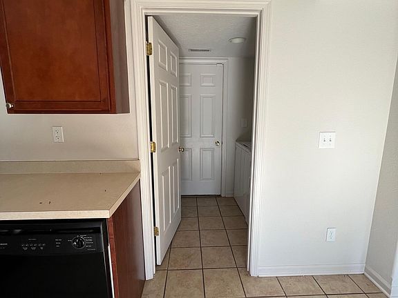 3rd image of 208 White Oak Trce