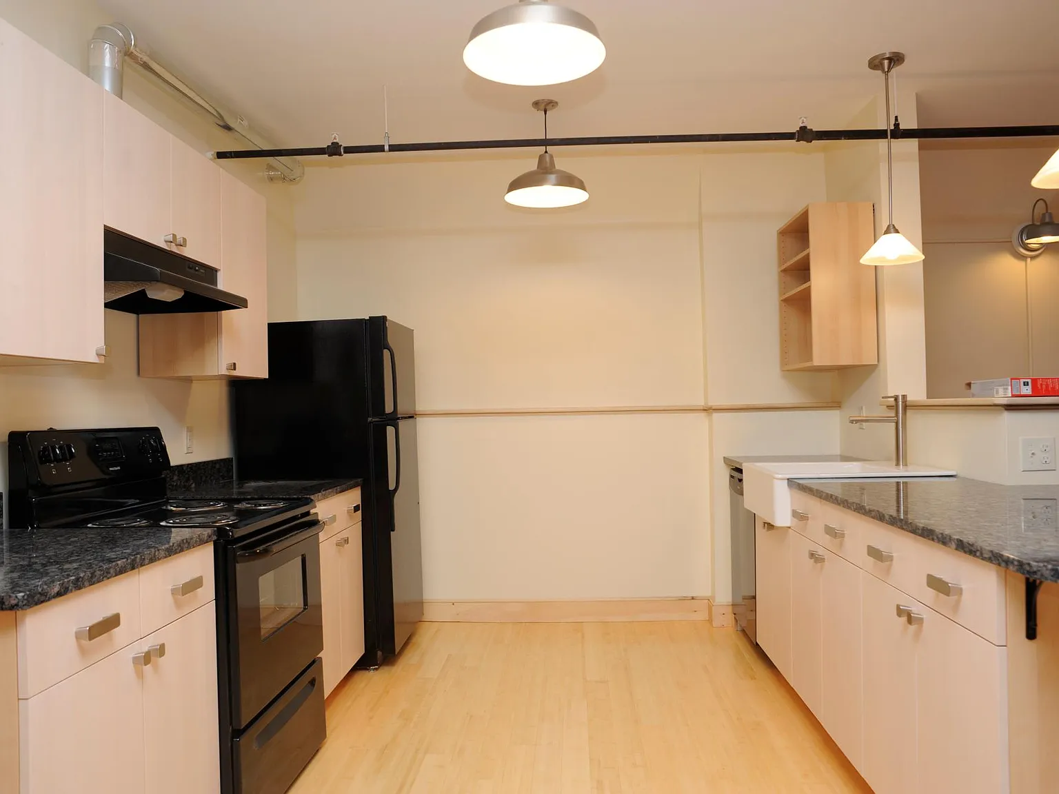 1 bed, 1050 sqft, $1,600 — Photo 4