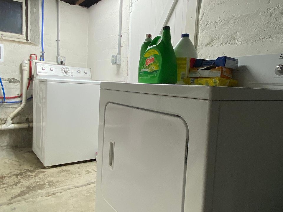you have your own washer, dryer and sink in the not-gross basement