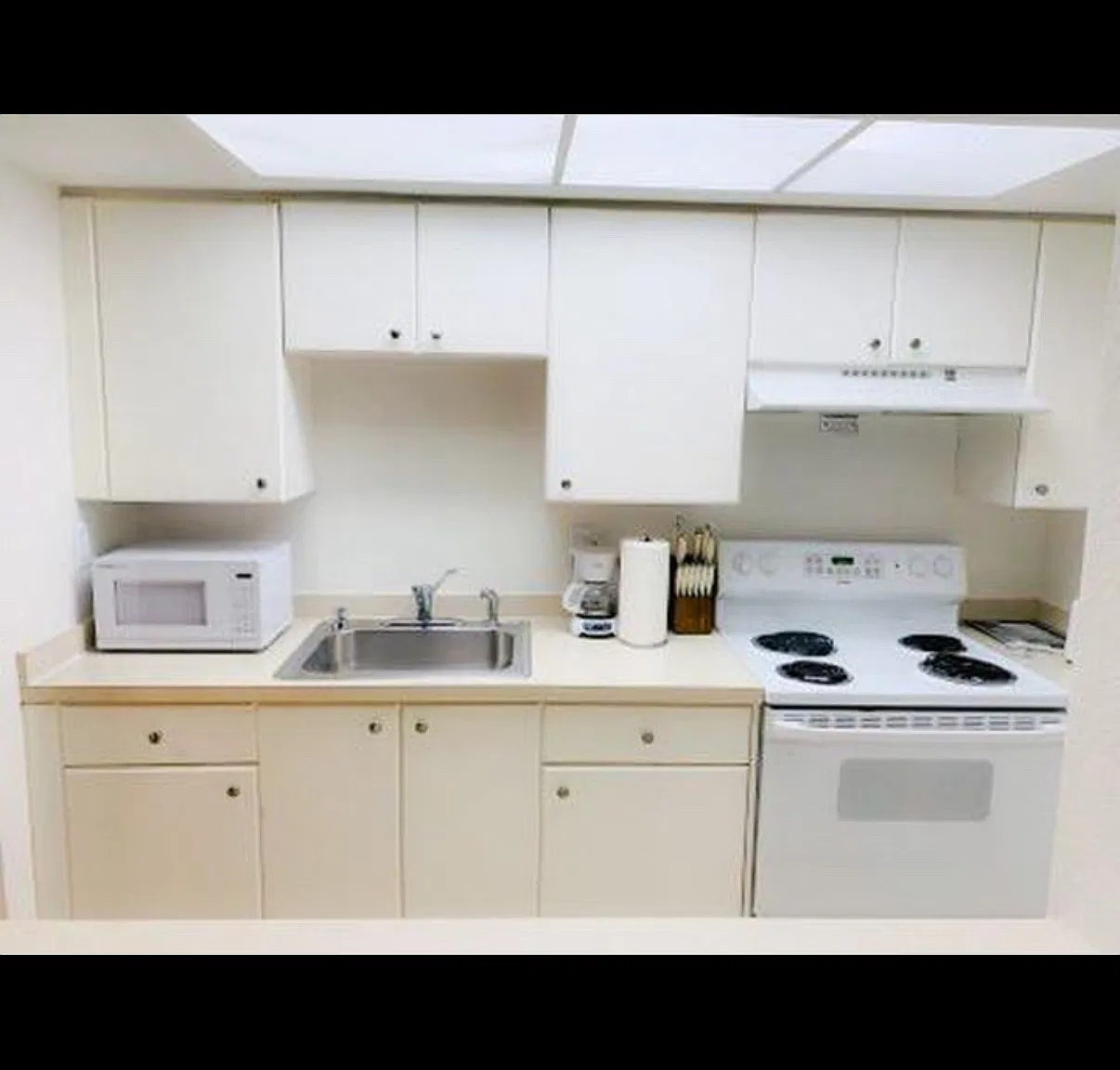 2595 Tamiami Trl — Photo 1