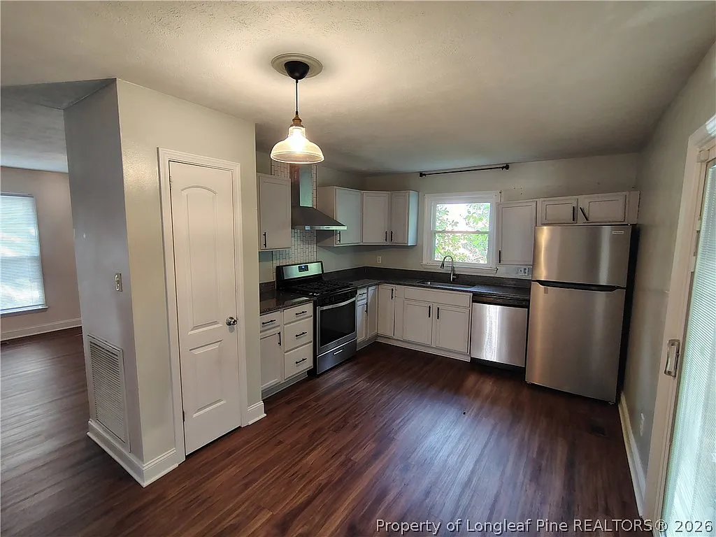 3 bed, 2.5 bath, 1750 sqft, $1,800 — Photo 3