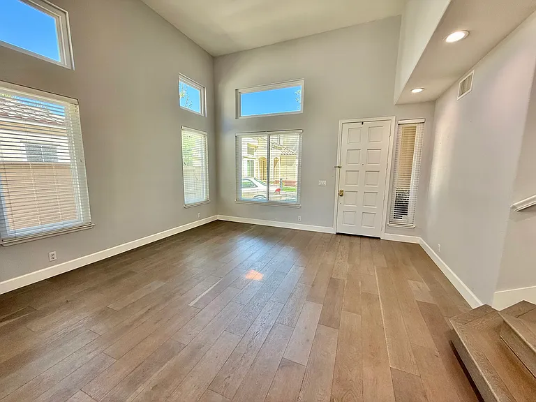 4238 Diavila Ave — Photo 7