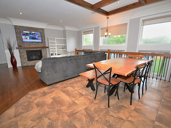 4th image of 588 Russell Rd