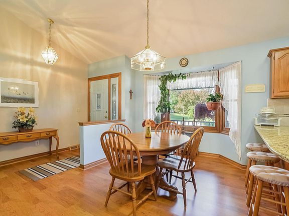 4th image of 2622 Meadowridge Dr SW