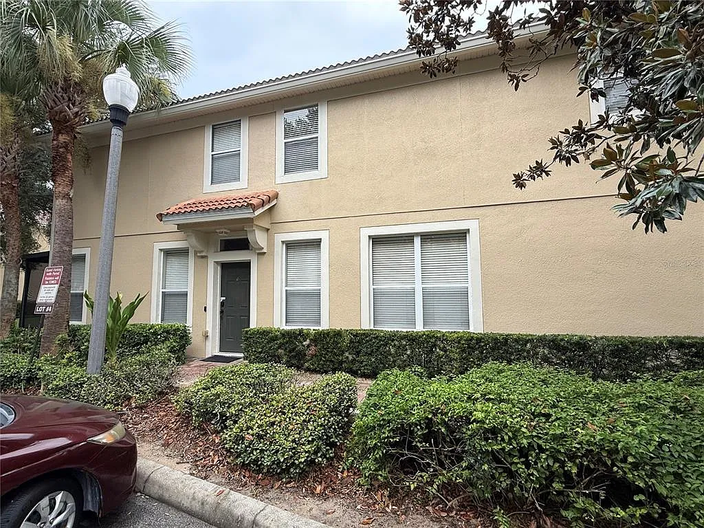 3 bed, 2.5 bath, 1665 sqft, $2,300 — Photo 2