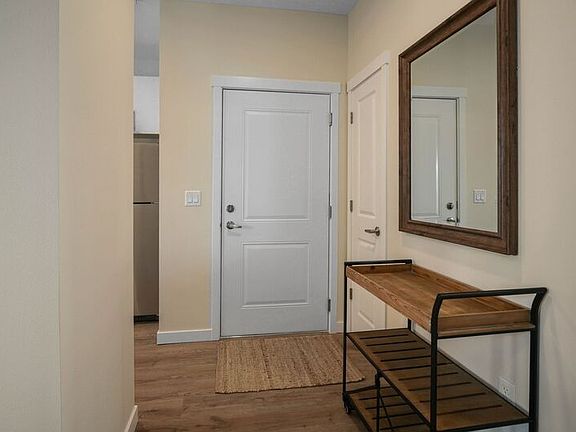 2nd image of 190 Elma Ave SE #101