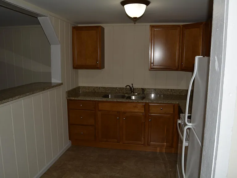 802 W White River Blvd — Photo 6
