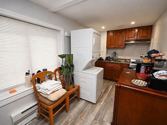 2nd image of 994 Washington St APT 2