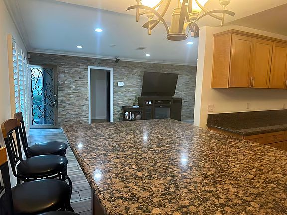 5th image of 1103 N Stimson Ave