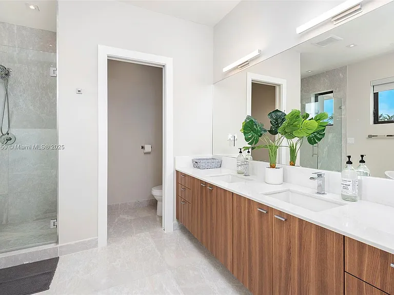 850 Washington St — Photo 28
