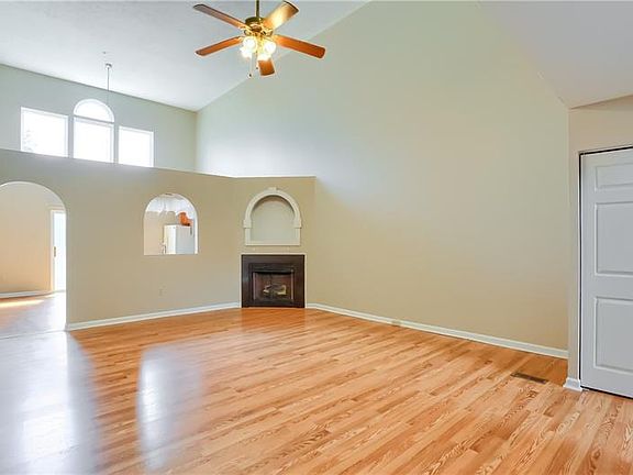 5th image of 1106 Arrowhead Dr