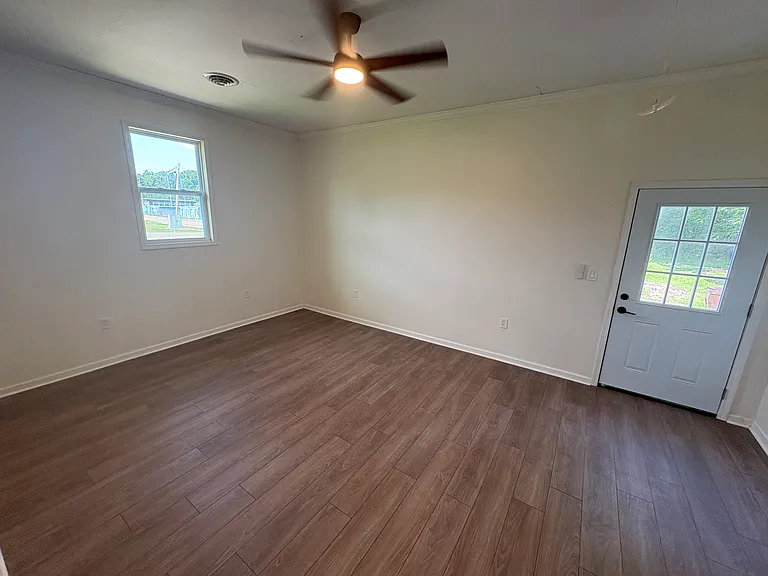 216 E Clayton St — Photo 4