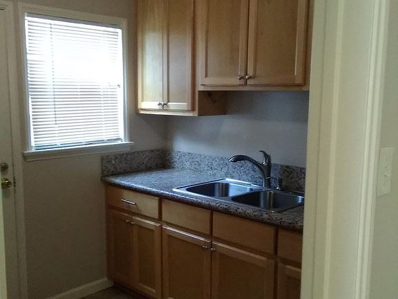 5th image of 263 Covina Ave APT 1