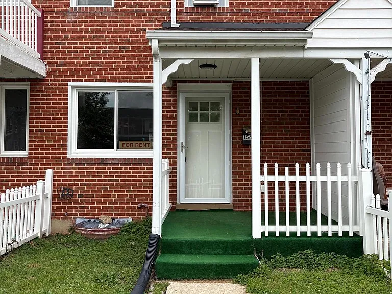 1542 Becklow Ave — Photo 1