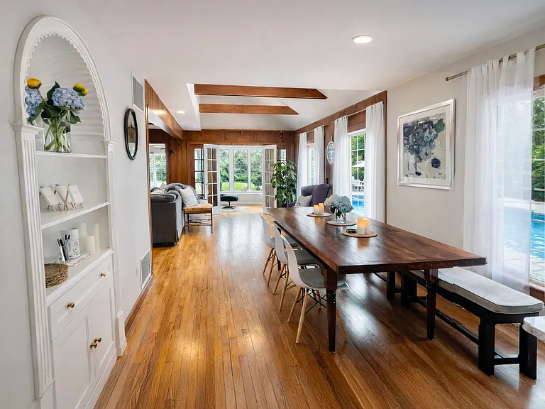 205 Pine Ave — Photo 9