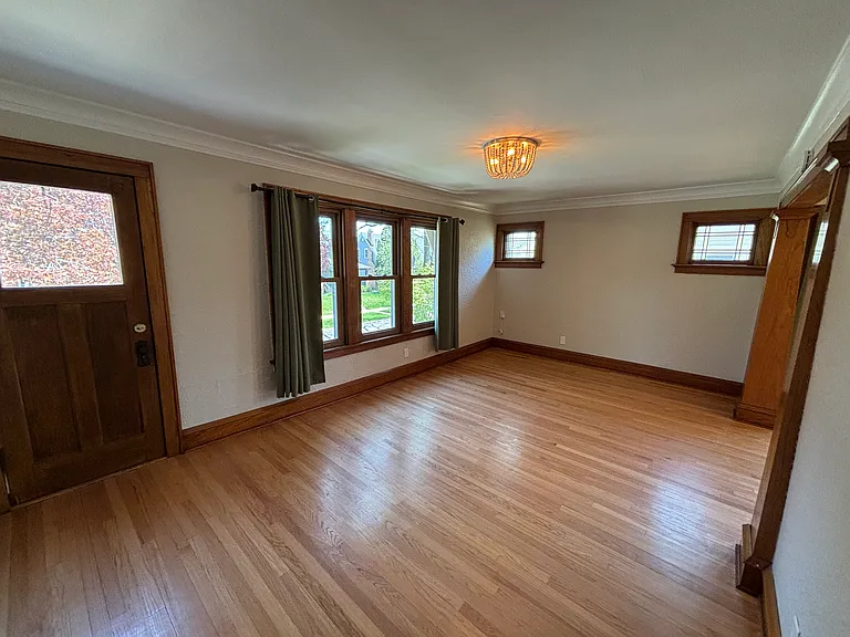 4535 N Newhall St #4535 — Photo 2