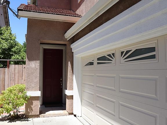 3rd image of 2219 Pettigrew Dr