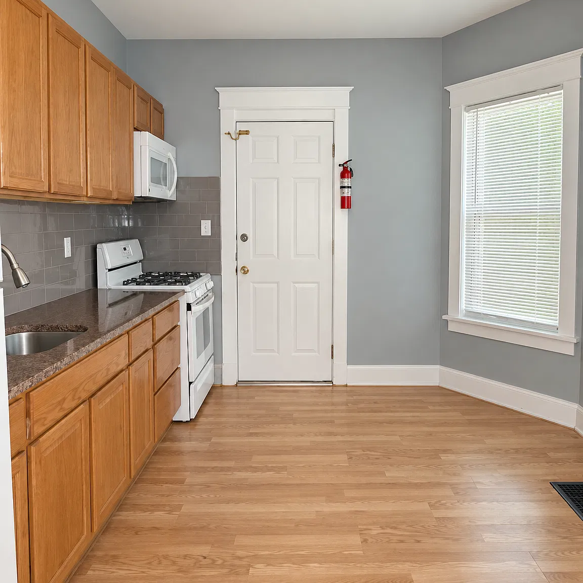337 Riverside Dr — Photo 4