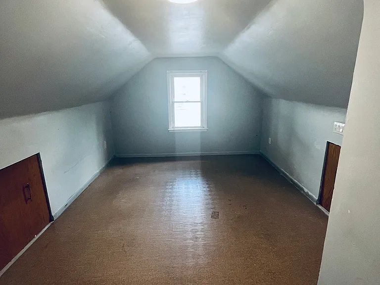 6758 Republic Ave — Photo 16