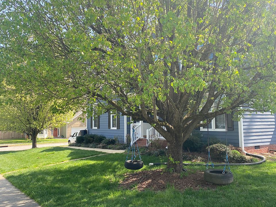 Right Side View of Front Yard