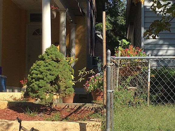 3rd image of 1220 W 20th Ter