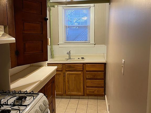 2nd image of 205 Mentor Ave #7