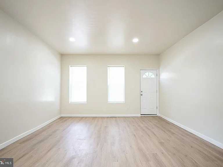 1830 Filmore St — Photo 5