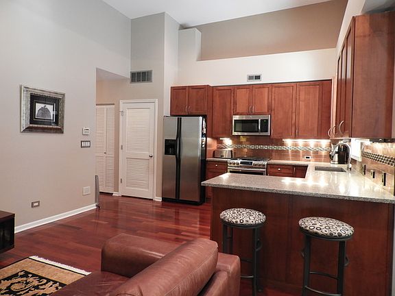 4th image of 934 W Wilson Ave APT 3C