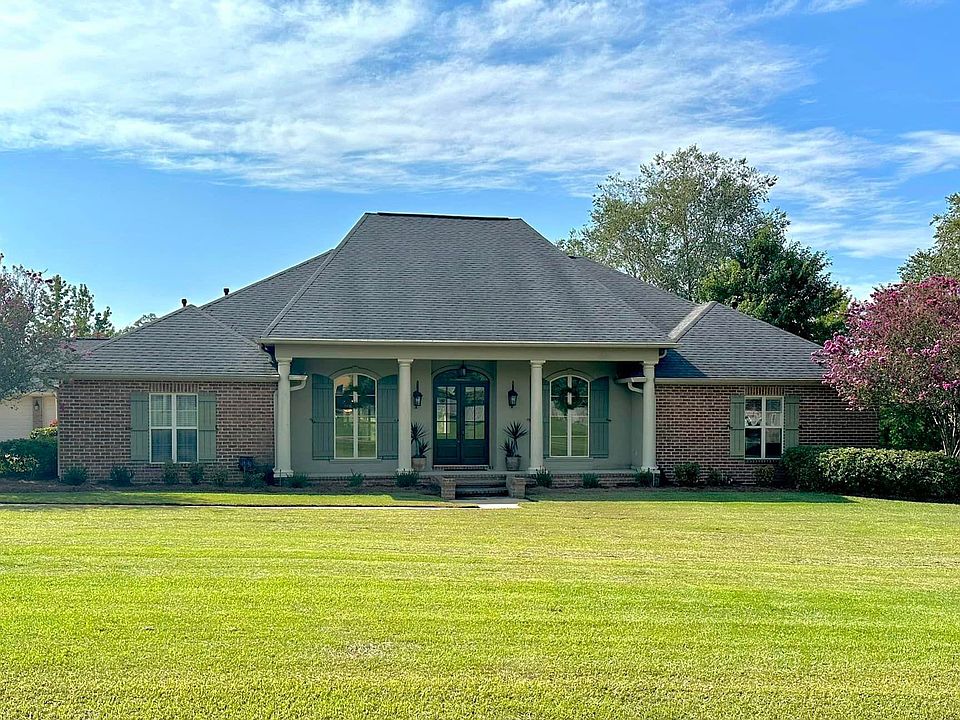 1st image of 103 Castle Creek Dr