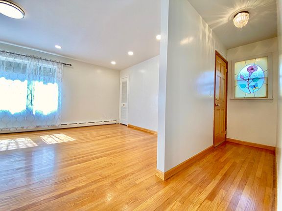 3rd image of 233 Cromwell Ave Floor 2