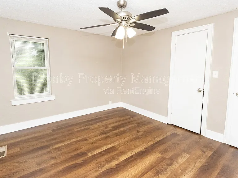 403 Warren St — Photo 15
