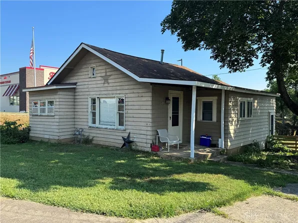 916 S Main St, Englewood, OH 45322