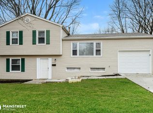 2390 Oakwood Manor Dr, Florissant, MO