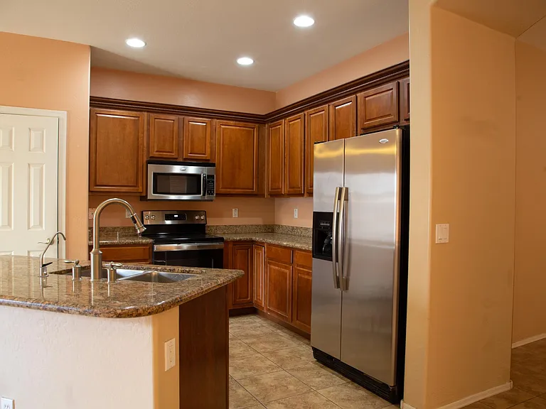 7016 W Branham Ln — Photo 16