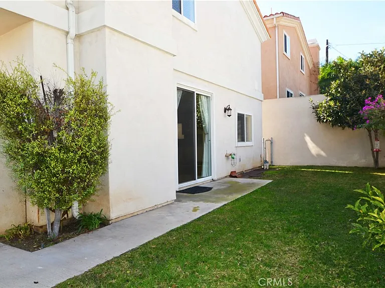 2203 Harriman #B — Photo 22
