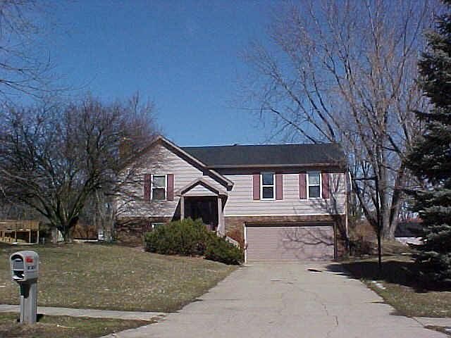 2nd image of 18 W Foxwood Dr