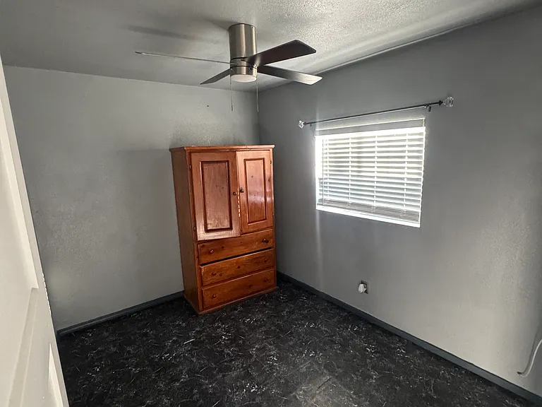 2128 E Stockwell St — Photo 2