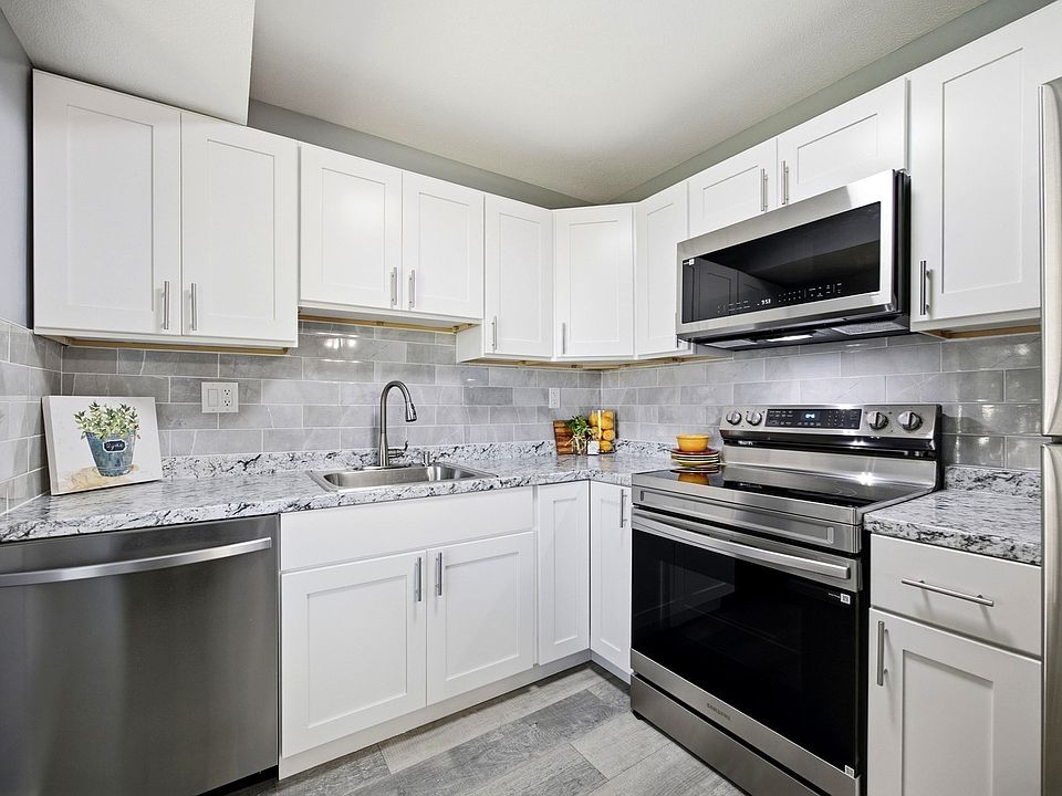 1st image of 25 Nassau Dr #25