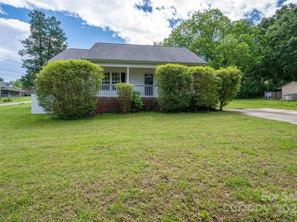 210 Park St, Bessemer City, NC 28016