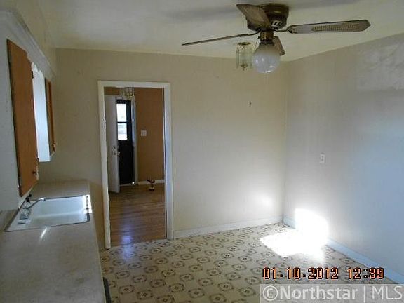 5th image of 904 Earl St