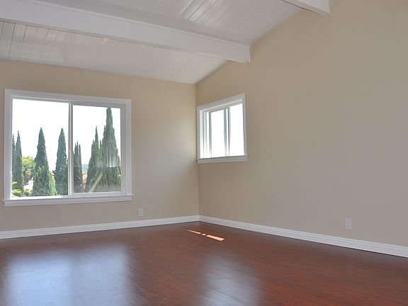 4917 Seldner Ave Living Room